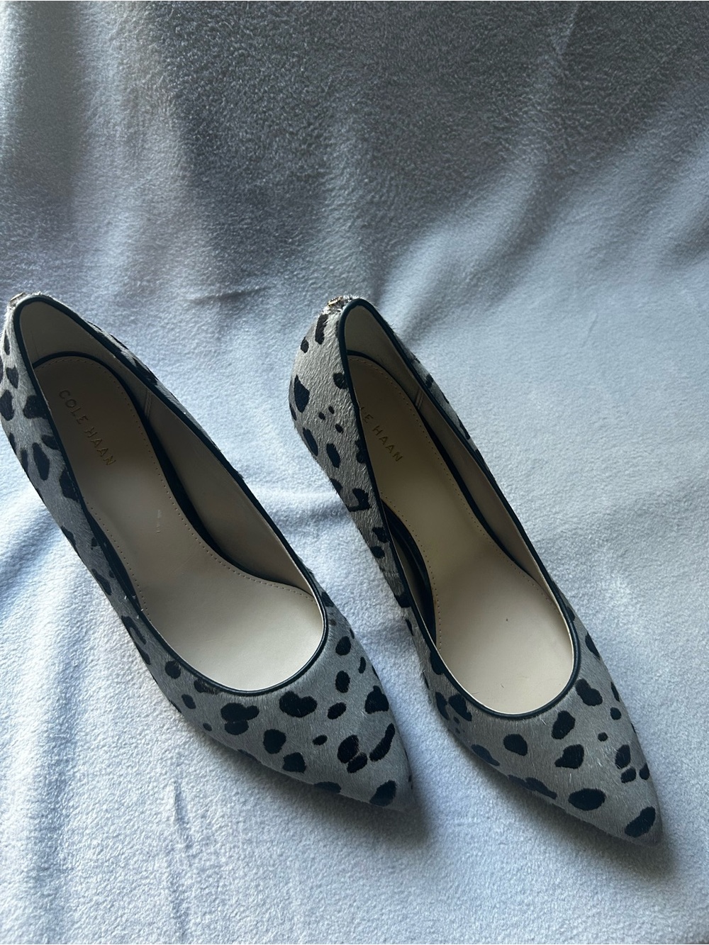 Cole Haan 8.5B Calf Hair Leopard Print Pumps Pointed Toe Gray Black Heels